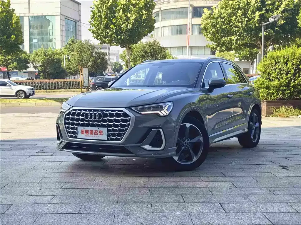 Audi Q3 — фото 1