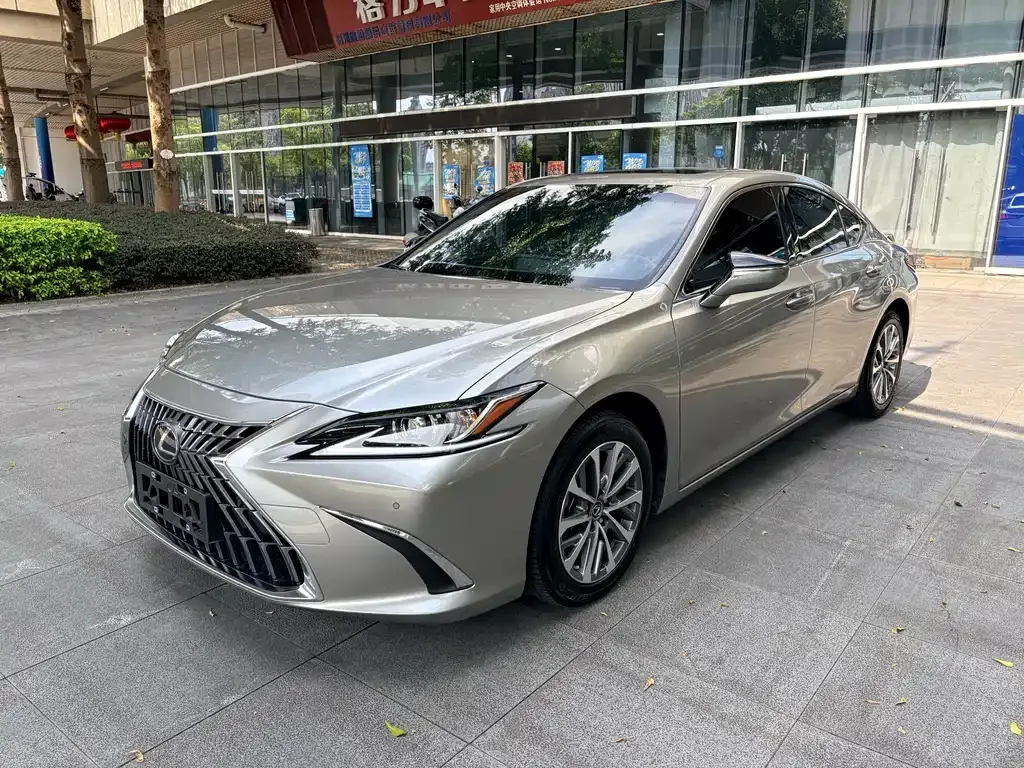 Lexus ES — фото 1