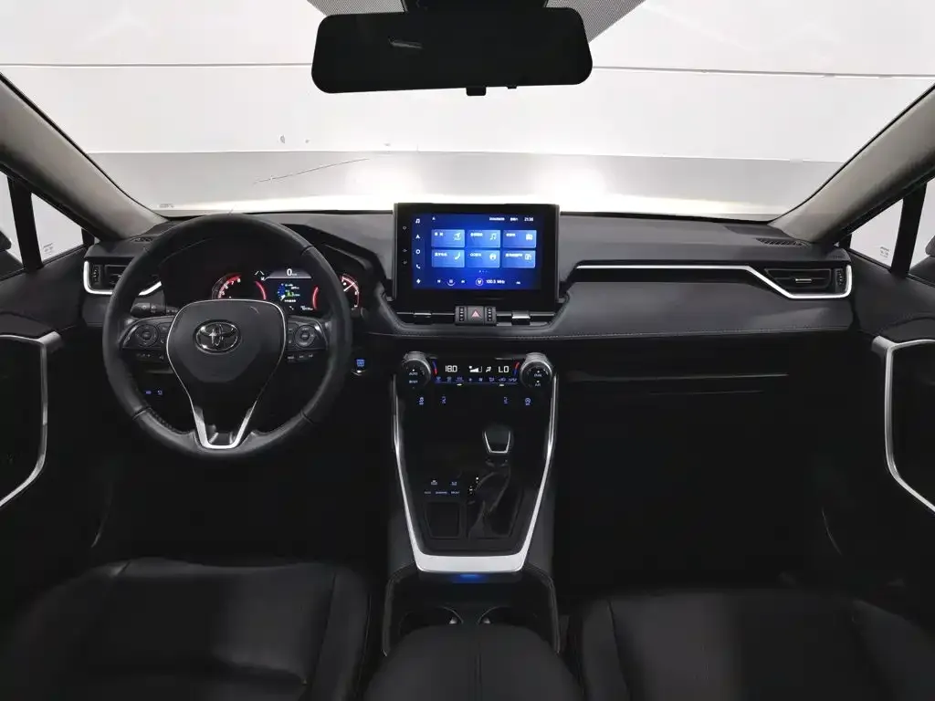 Toyota RAV4 — фото 5