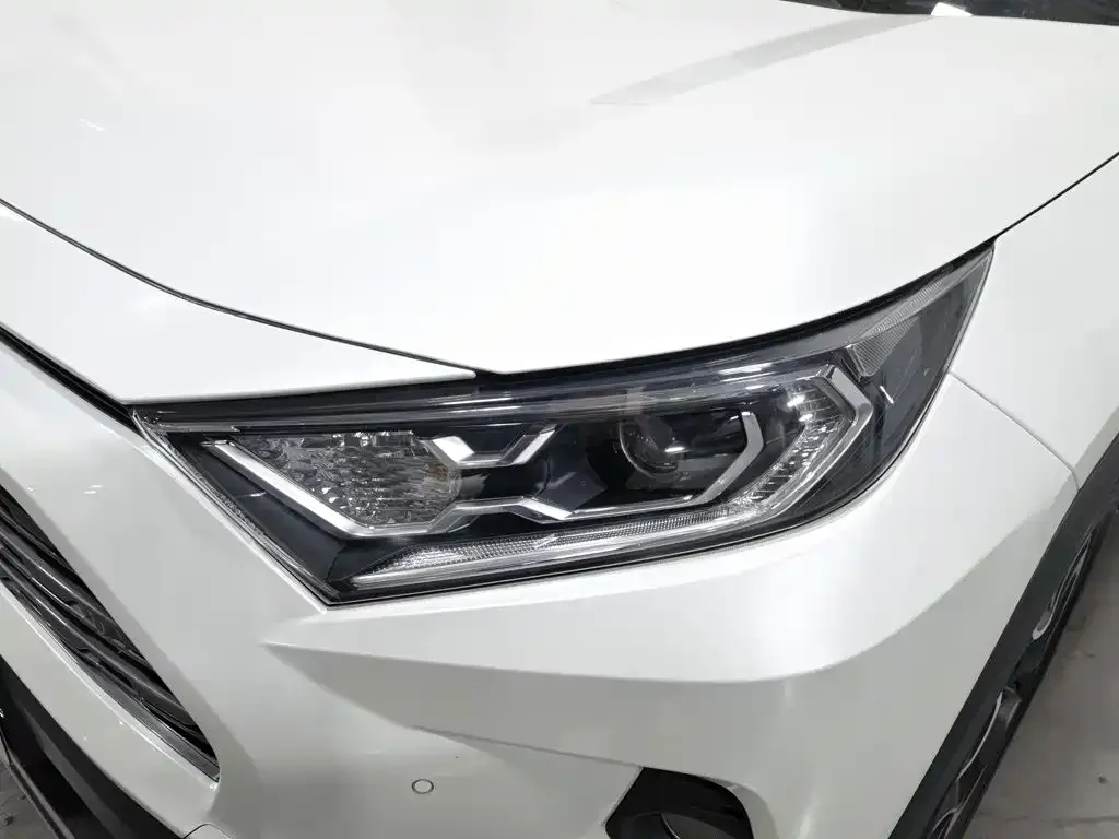 Toyota RAV4 — фото 10