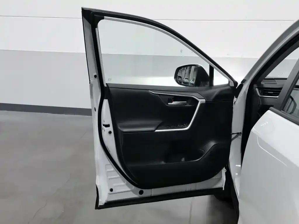 Toyota RAV4 — фото 2