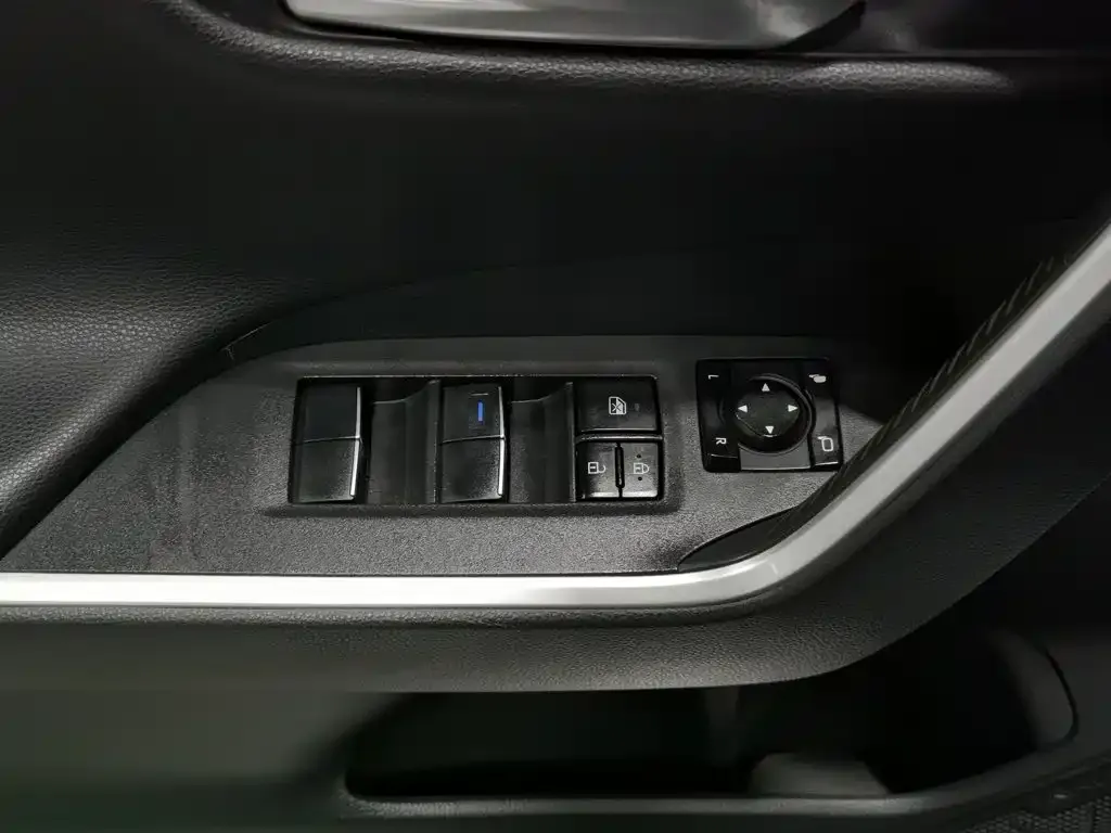 Toyota RAV4 — фото 3