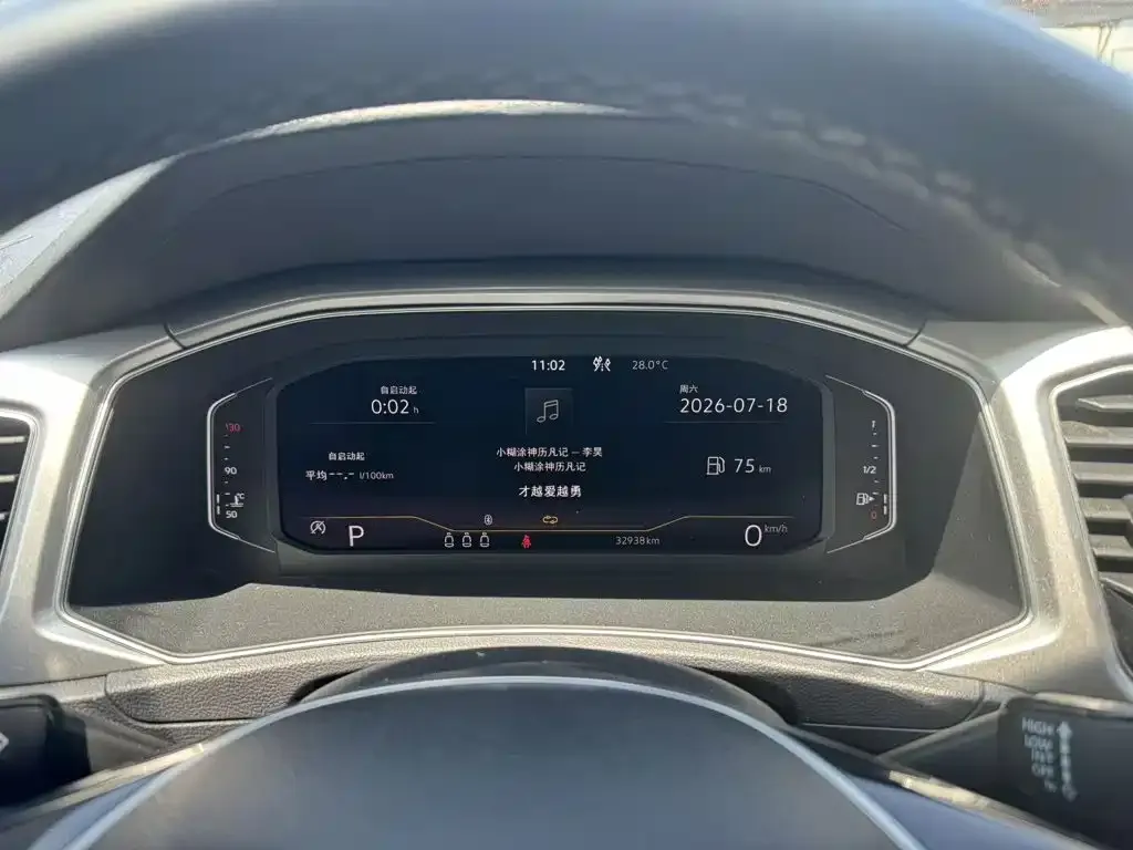 Volkswagen T-Roc — фото 8