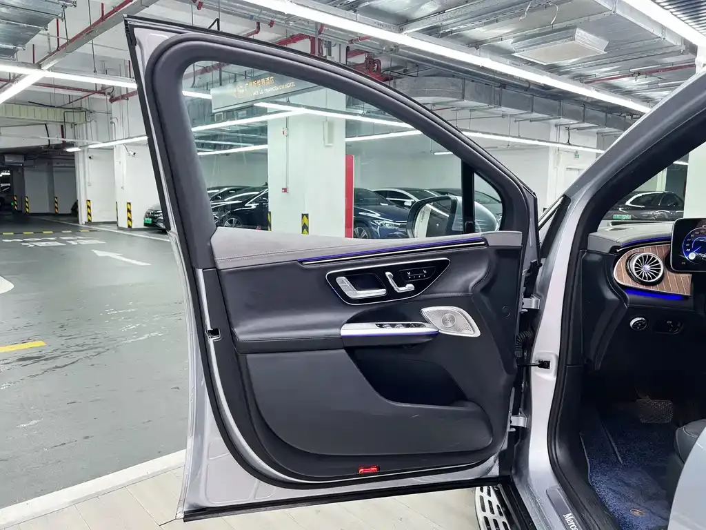 Mercedes-Benz EQE SUV — фото 8