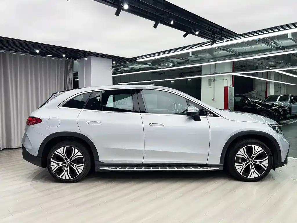 Mercedes-Benz EQE SUV — фото 9