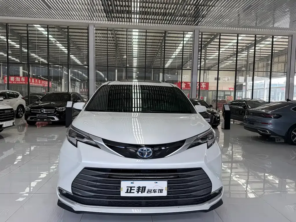 Toyota Sienna — фото 9