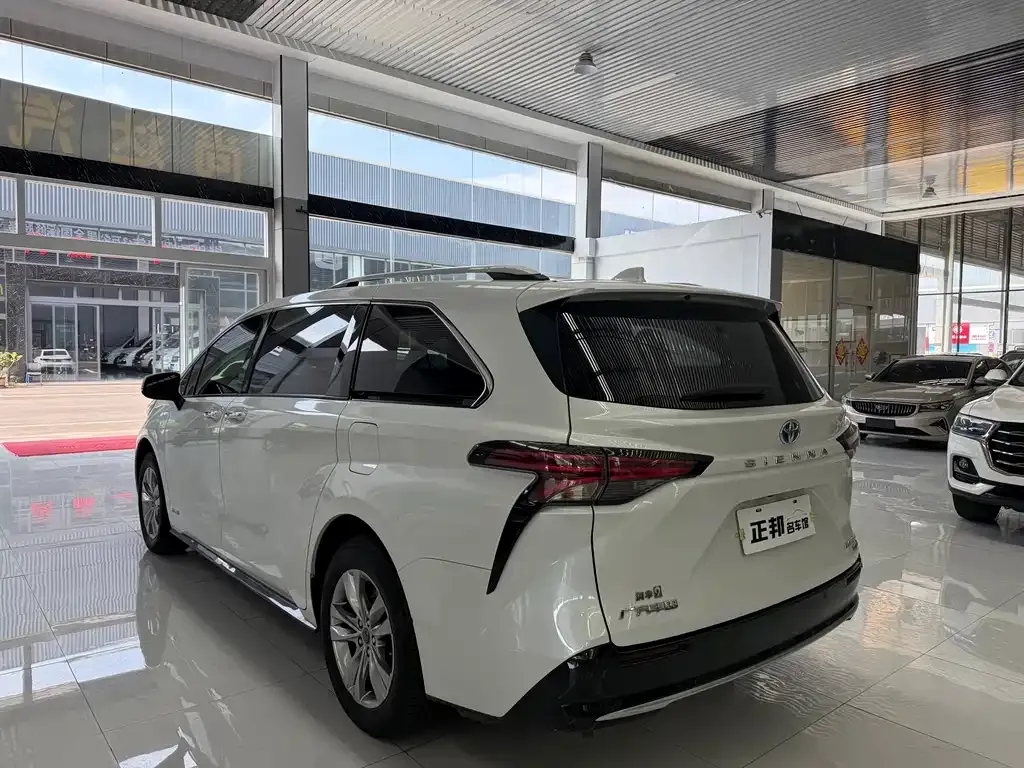 Toyota Sienna — фото 6
