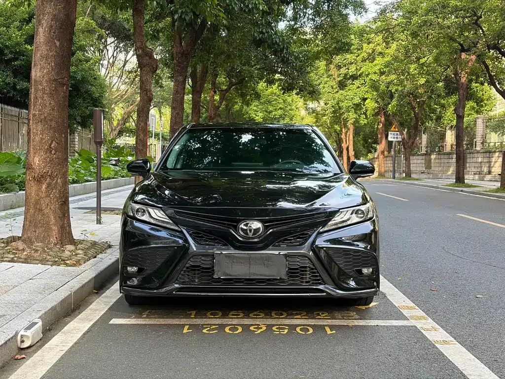 Toyota Camry — фото 9