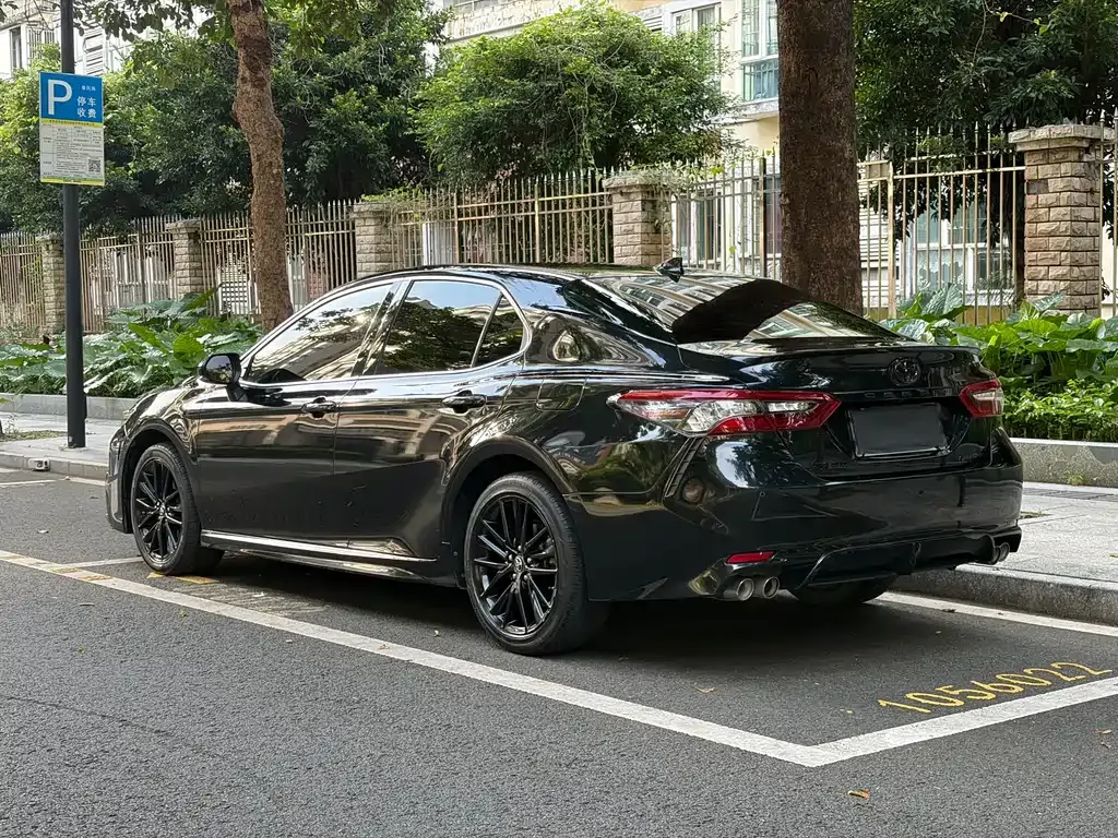 Toyota Camry — фото 7