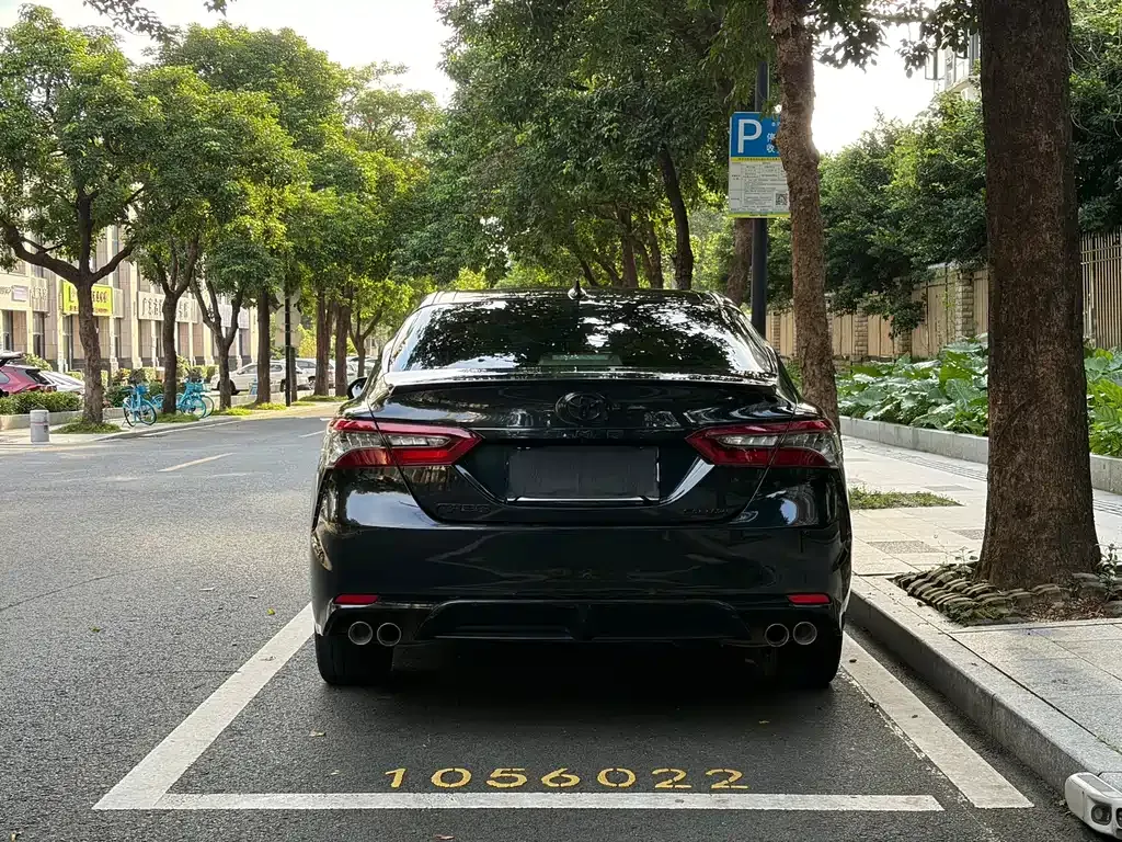 Toyota Camry — фото 6