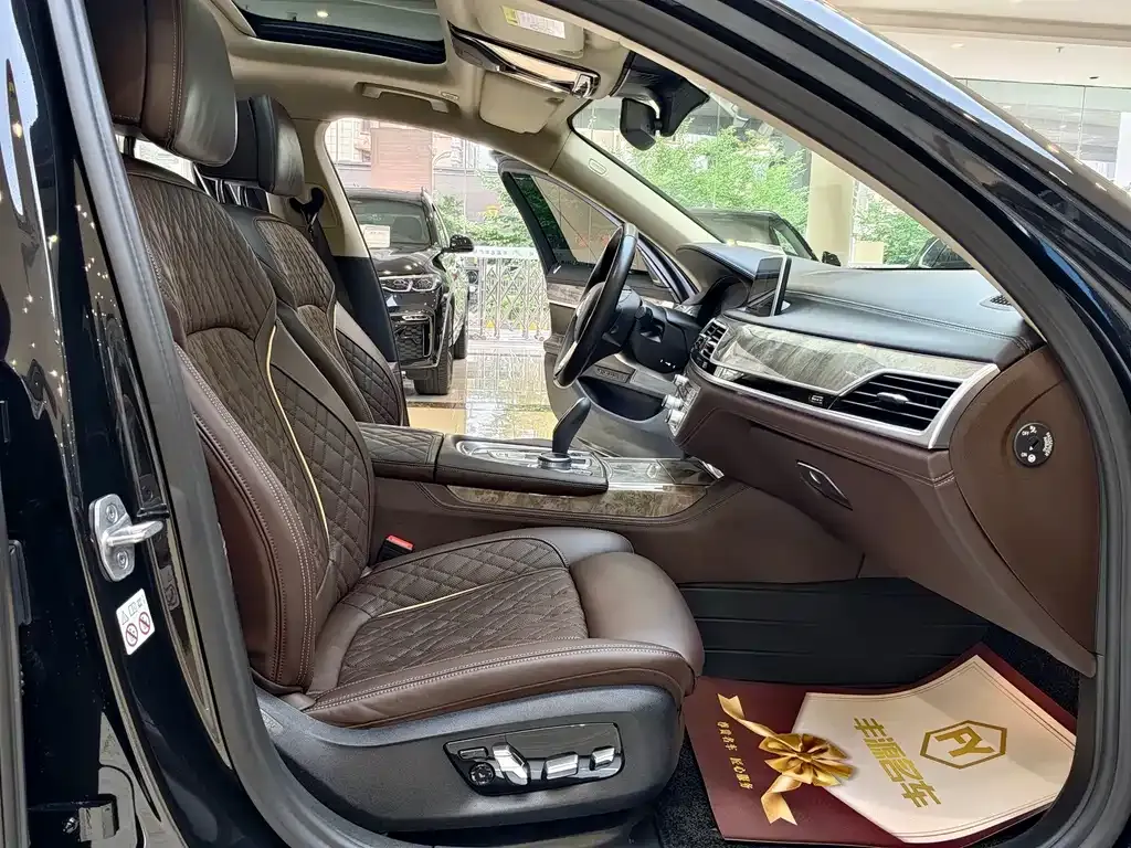 BMW 7 Series — фото 10