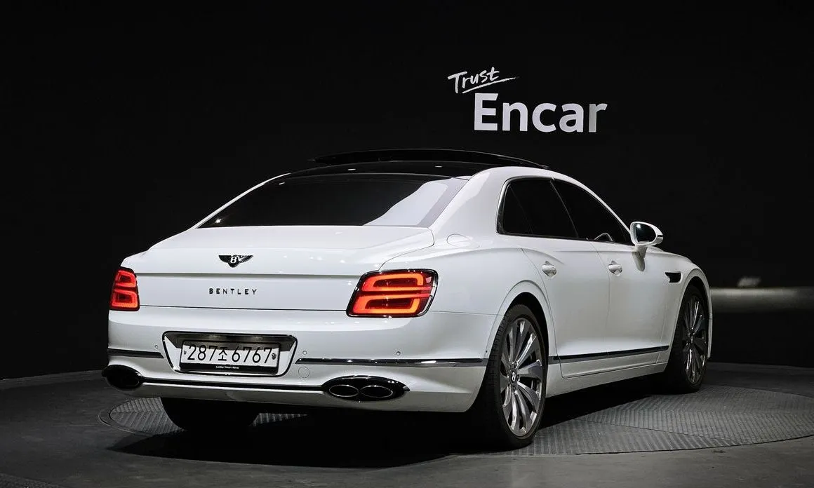 Bentley Flying Spur — фото 5