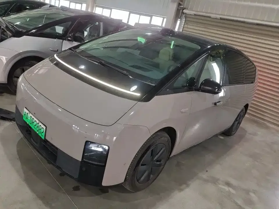 Li Auto MEGA — фото 1