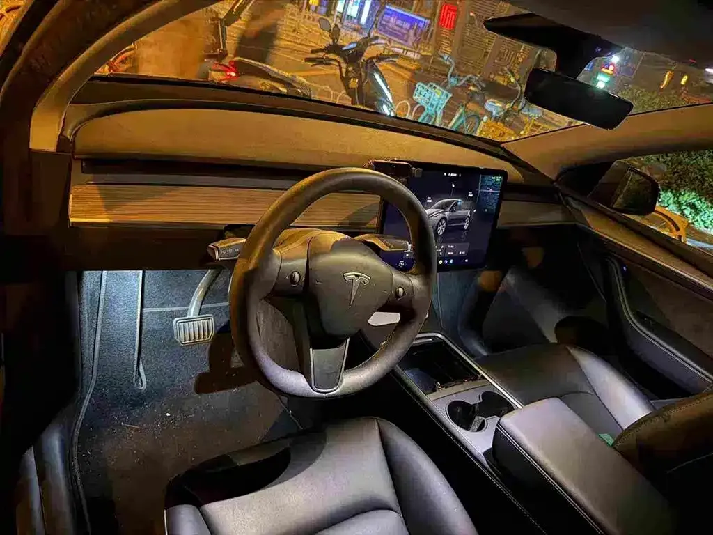 Tesla Model Y — фото 2