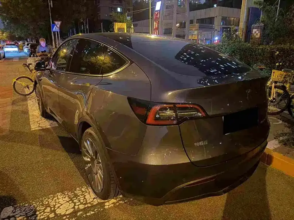 Tesla Model Y — фото 4