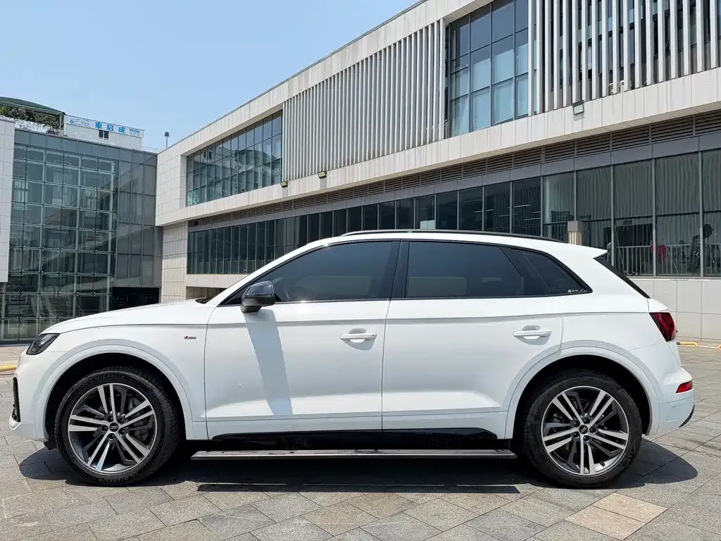 Audi Q5L — фото 5