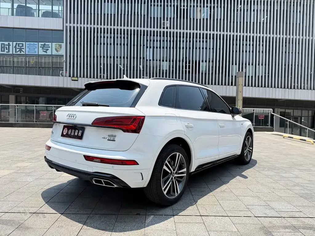 Audi Q5L — фото 10