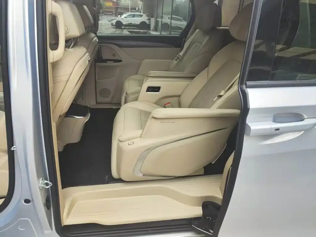 Buick GL8 Hybrid — фото 2