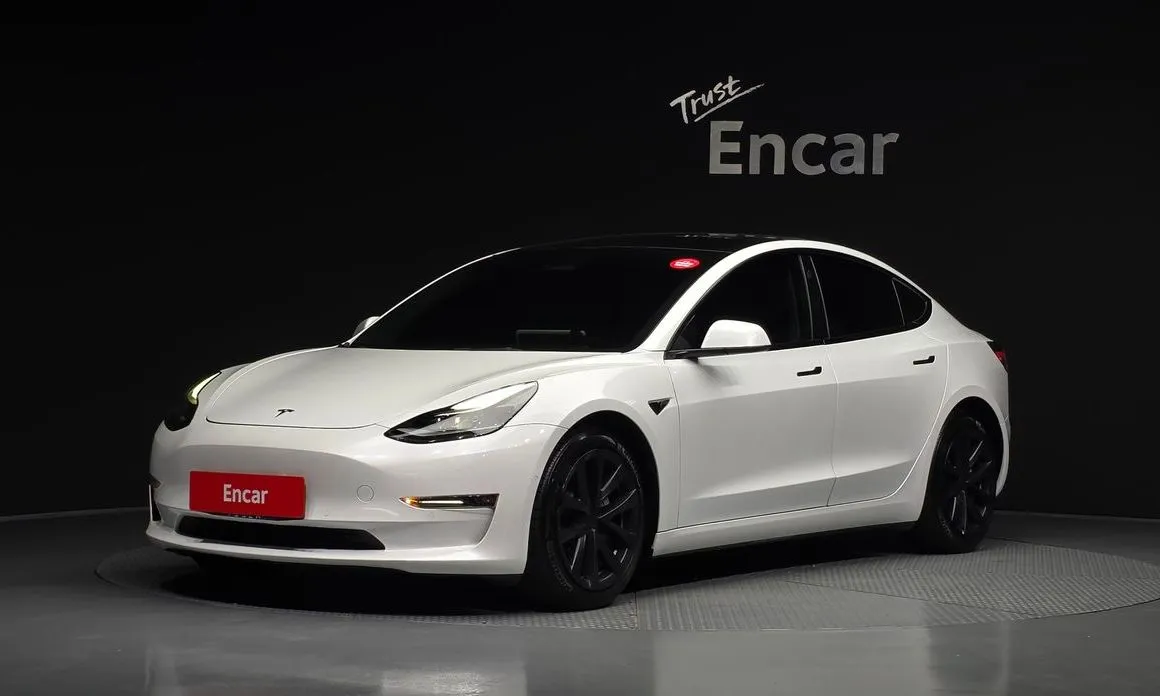Tesla Model 3 — фото 1