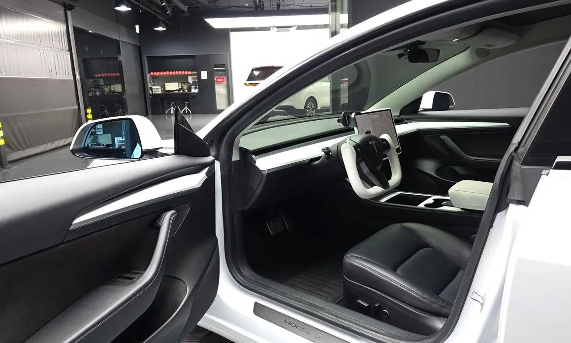 Tesla Model 3 — фото 10