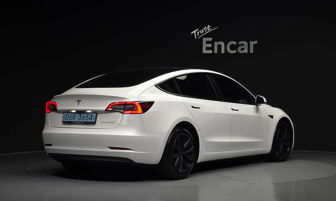 Tesla Model 3 — фото 3
