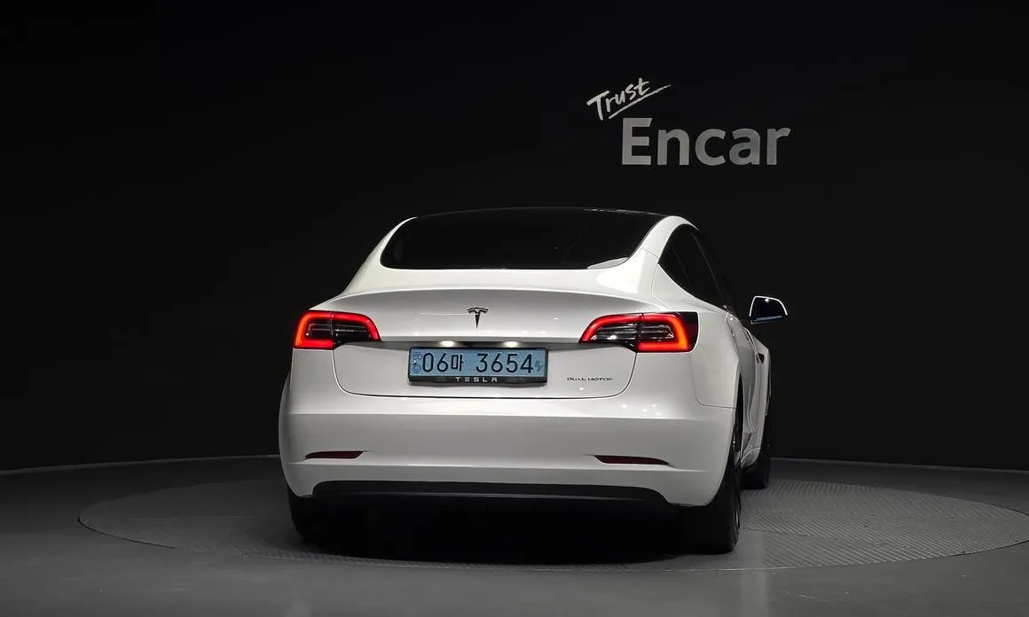 Tesla Model 3 — фото 5