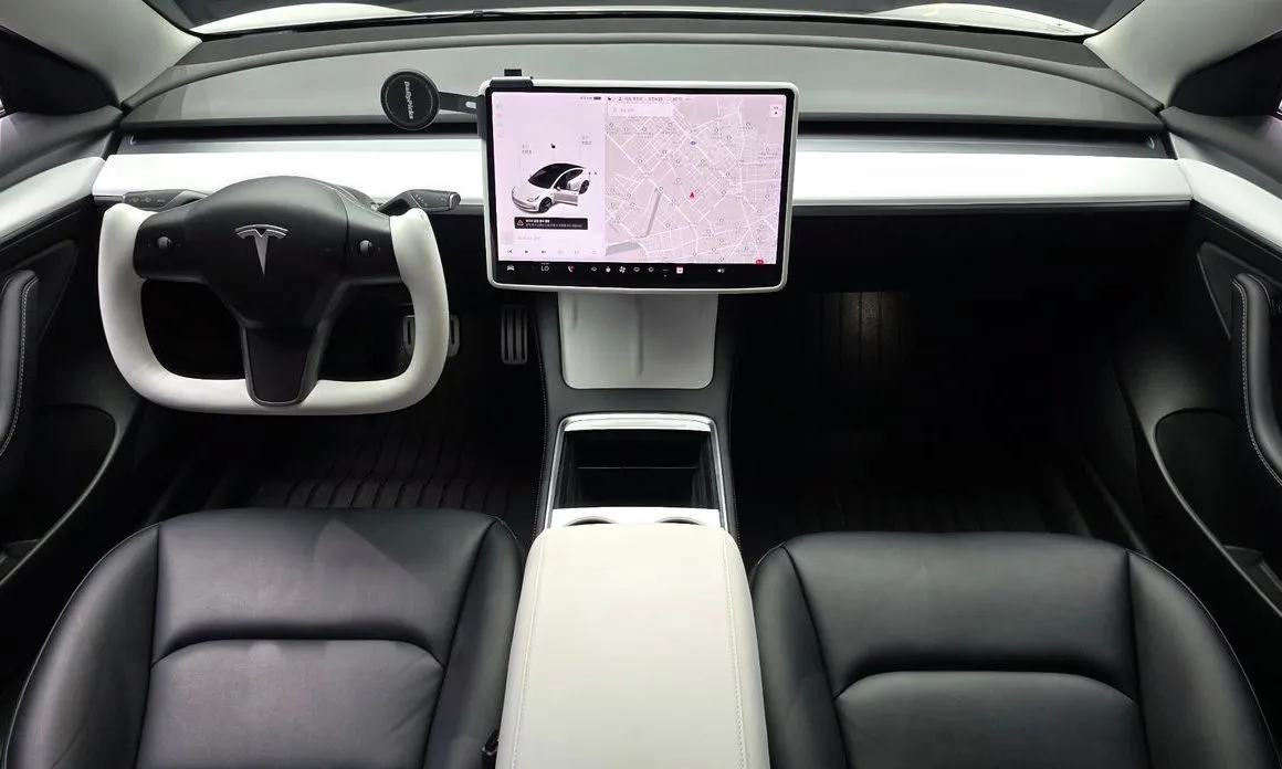 Tesla Model 3 — фото 7