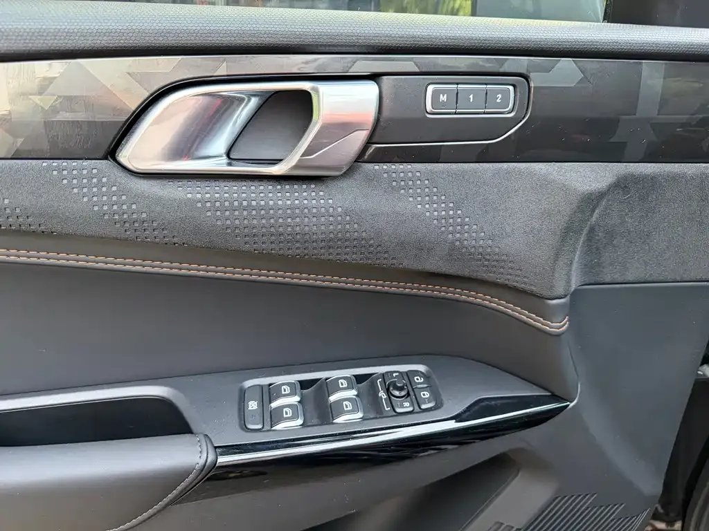 Lynk & Co 02 Hatchback — фото 2
