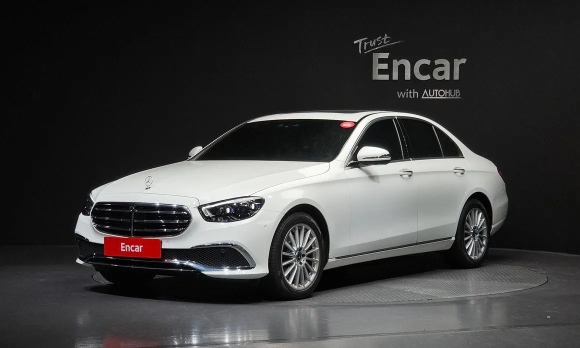 Mercedes-Benz E-Class — фото 1
