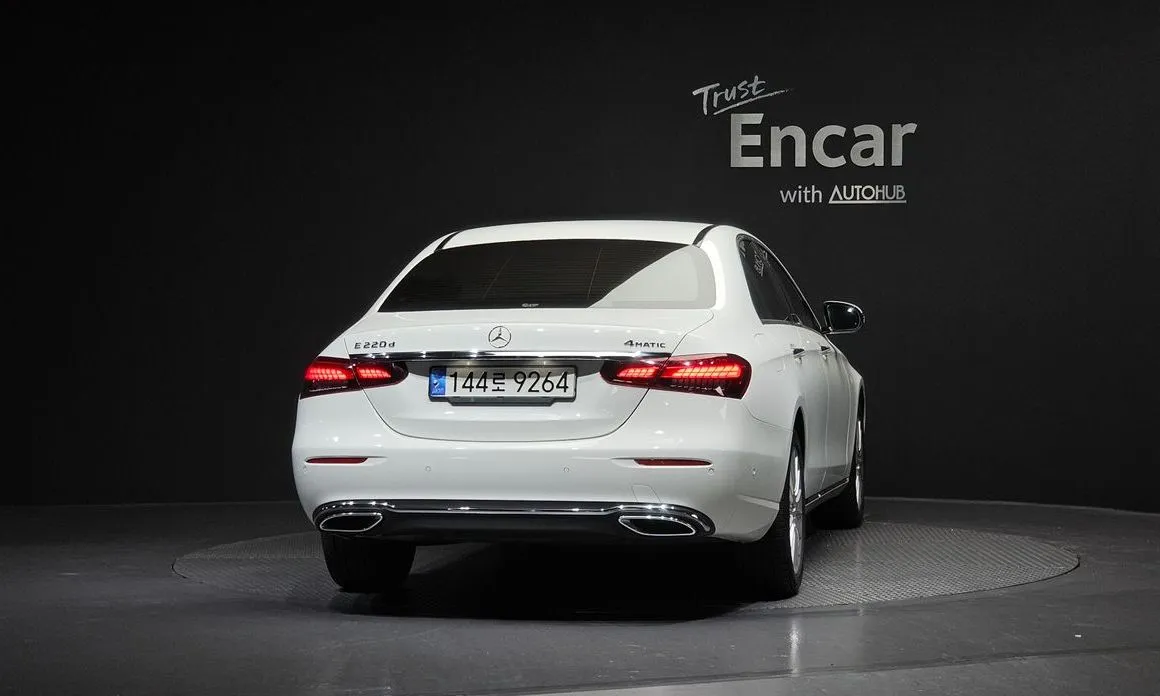 Mercedes-Benz E-Class — фото 6