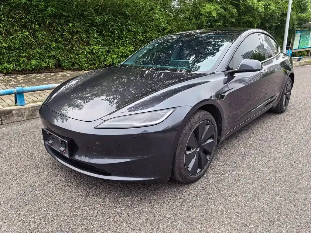 Tesla Model 3 — фото 1