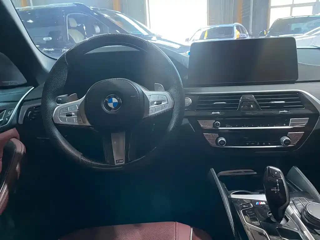 BMW 5 Series — фото 10
