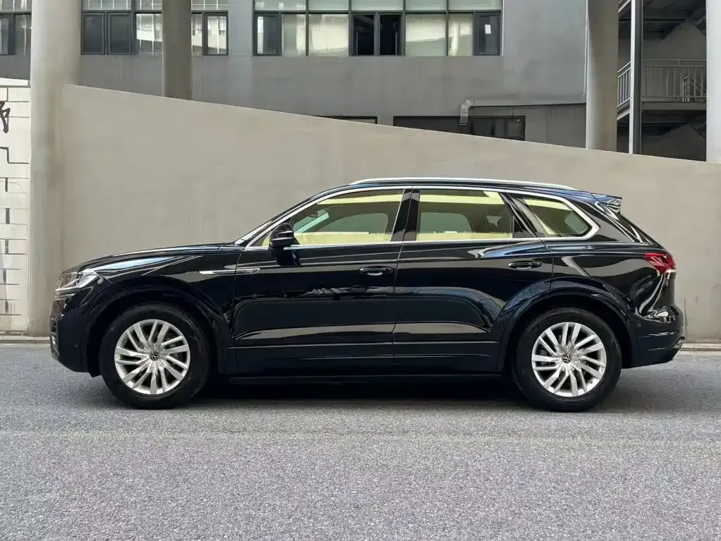 Volkswagen Touareg — фото 10