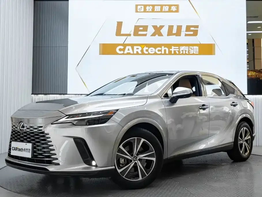 Lexus RX — фото 1