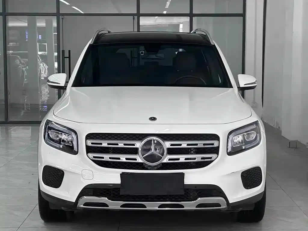 Mercedes-Benz GLB — фото 1