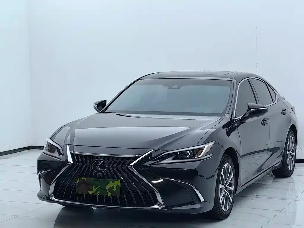 Lexus ES — фото 1