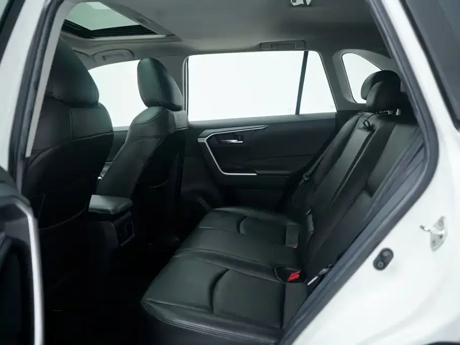 Toyota RAV4 — фото 9