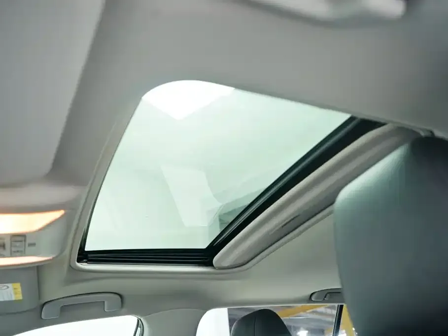 Toyota RAV4 — фото 7