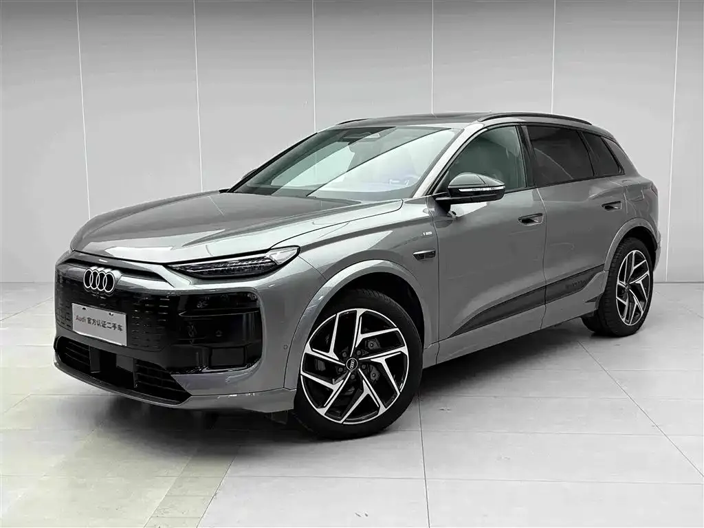 Audi Q6L e-tron — фото 1