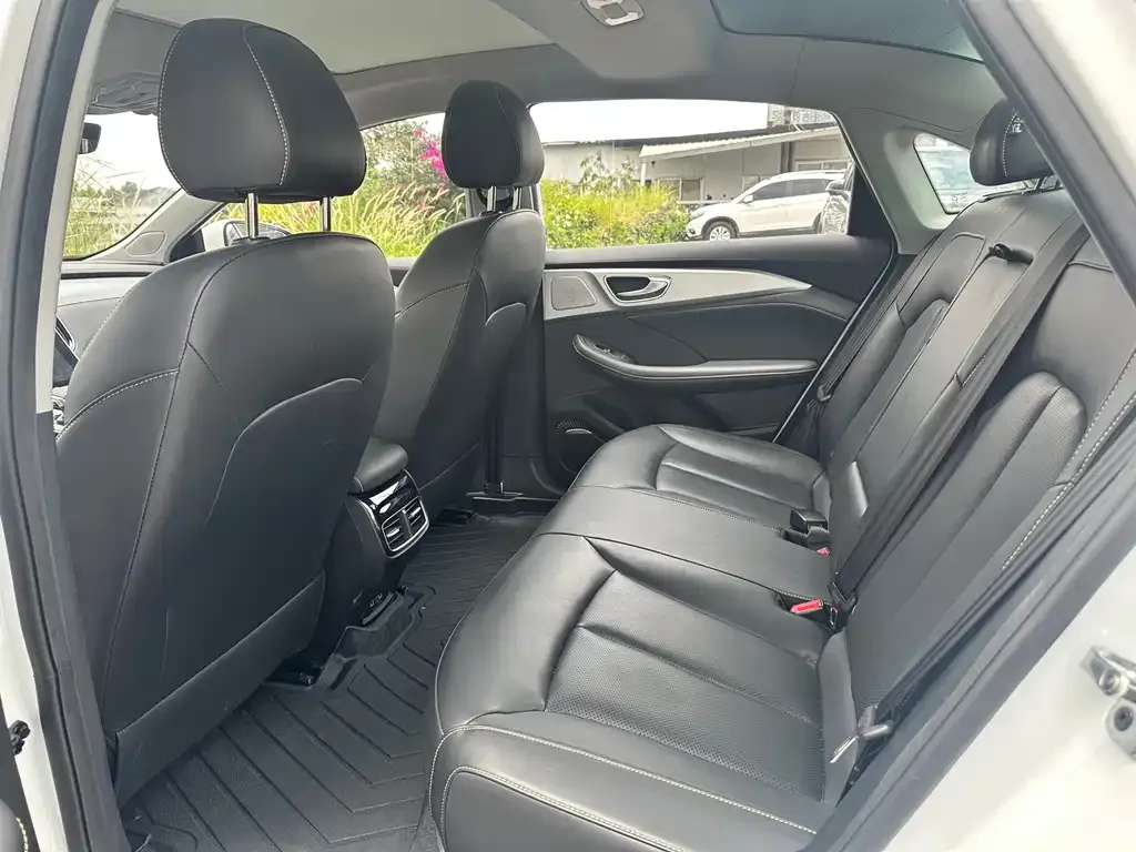 Roewe i6 MAX New Energy — фото 2