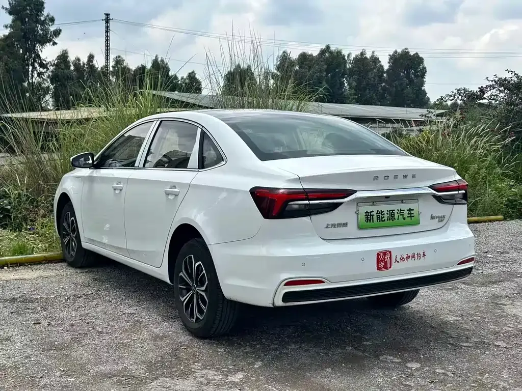 Roewe i6 MAX New Energy — фото 8