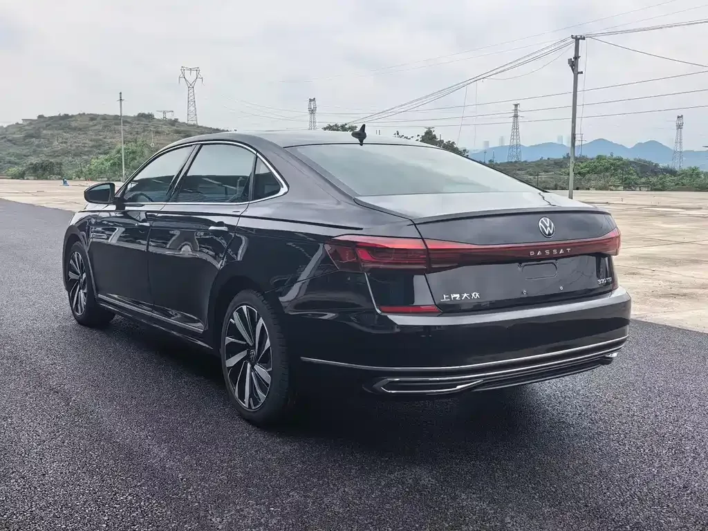Volkswagen Passat — фото 8