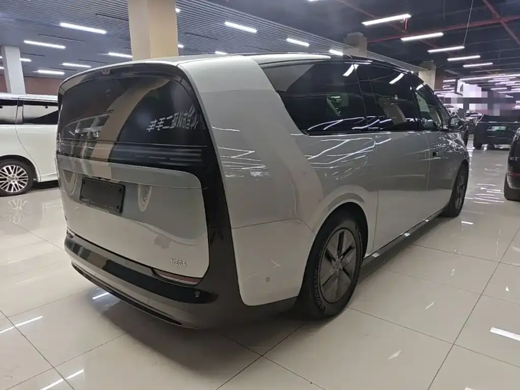 Li Auto MEGA — фото 7
