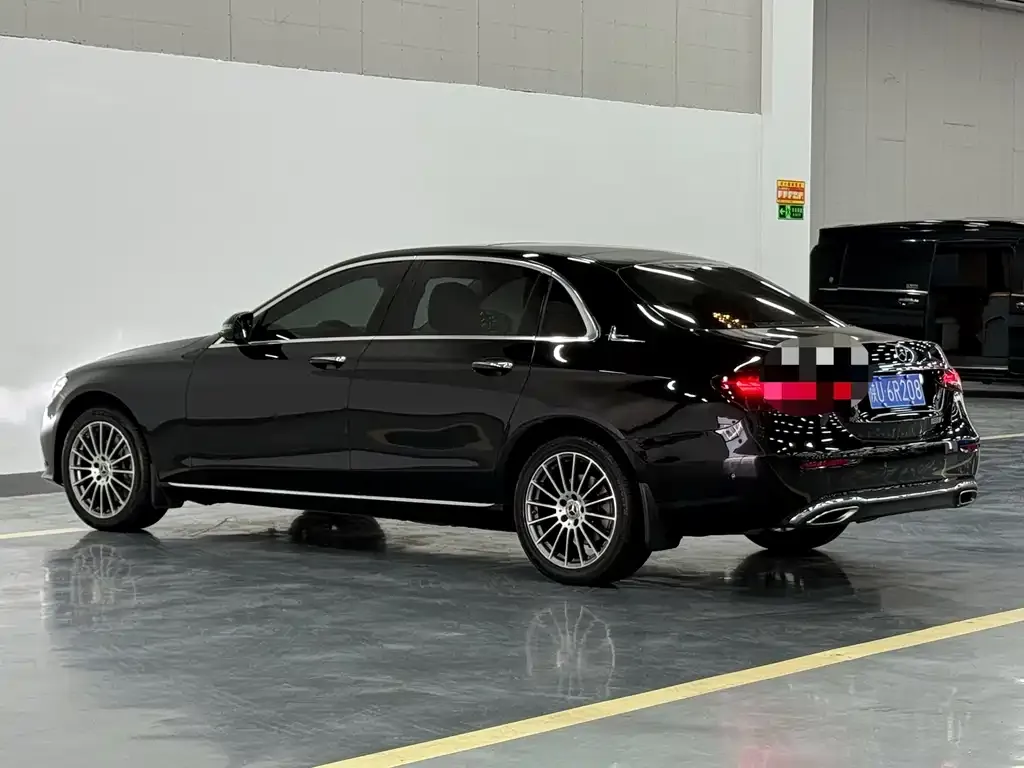 Mercedes-Benz E-Class — фото 9