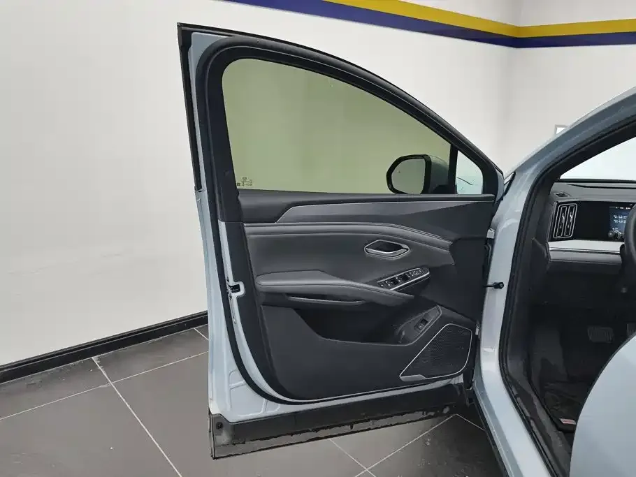 BYD L DM-i — фото 3