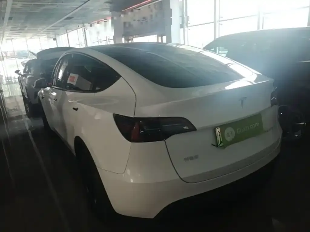 Tesla Model Y — фото 7