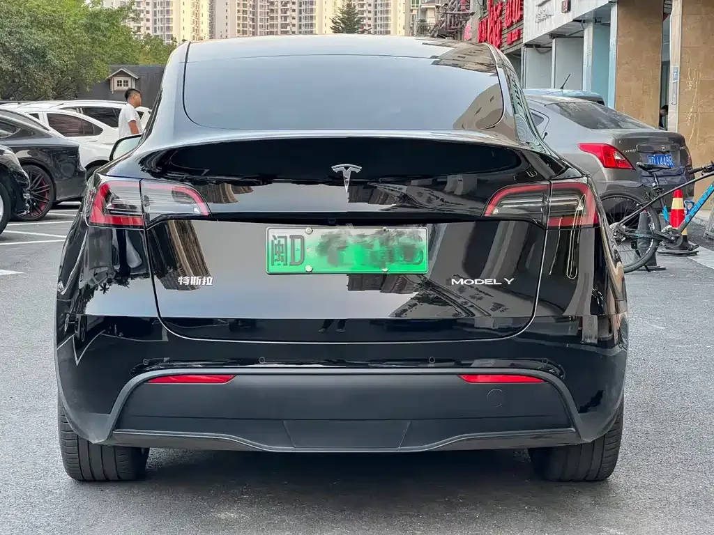 Tesla Model Y — фото 7