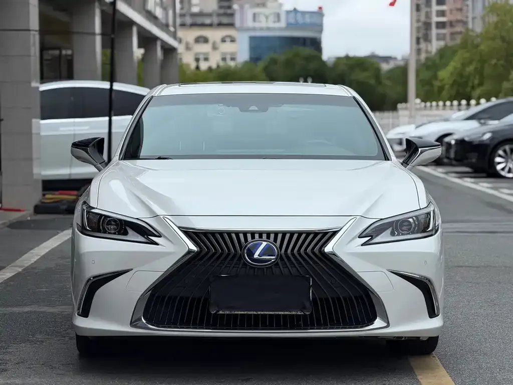 Lexus ES — фото 1