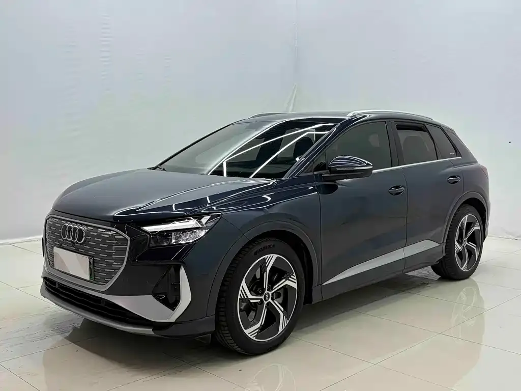 Audi Q4 e-tron — фото 1