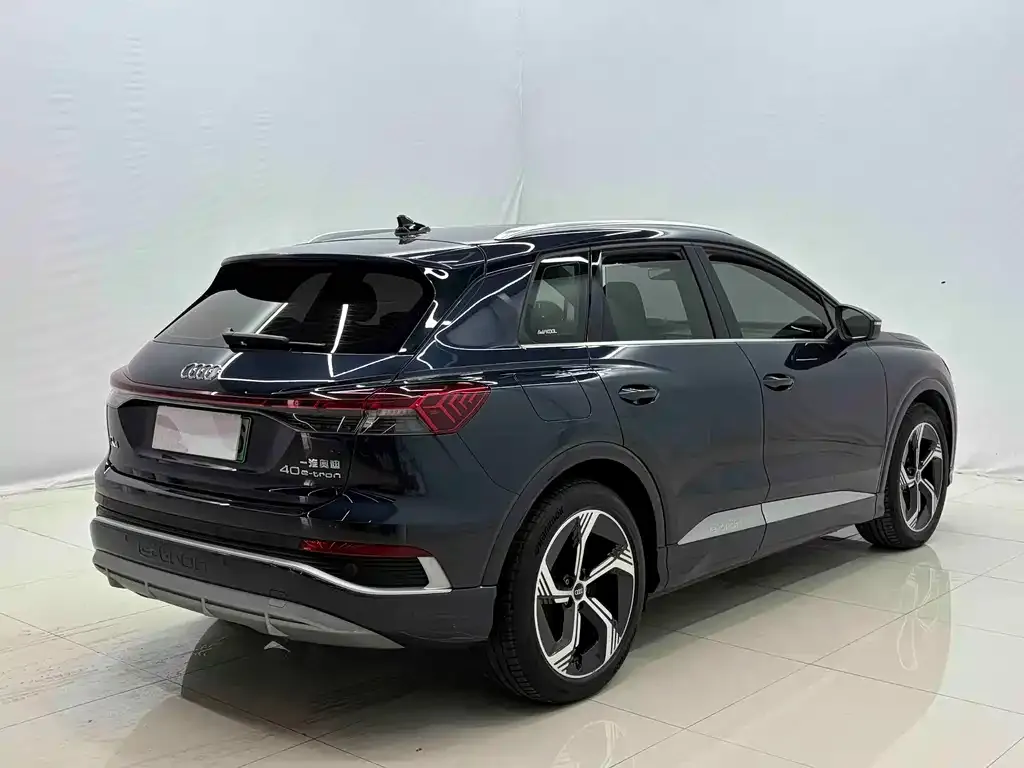 Audi Q4 e-tron — фото 2